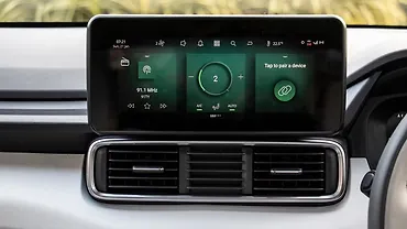 https://imgd.aeplcdn.com/370x208/n/cw/ec/148309/punch-ev-interior-infotainment-system.jpeg?isig=0&q=80